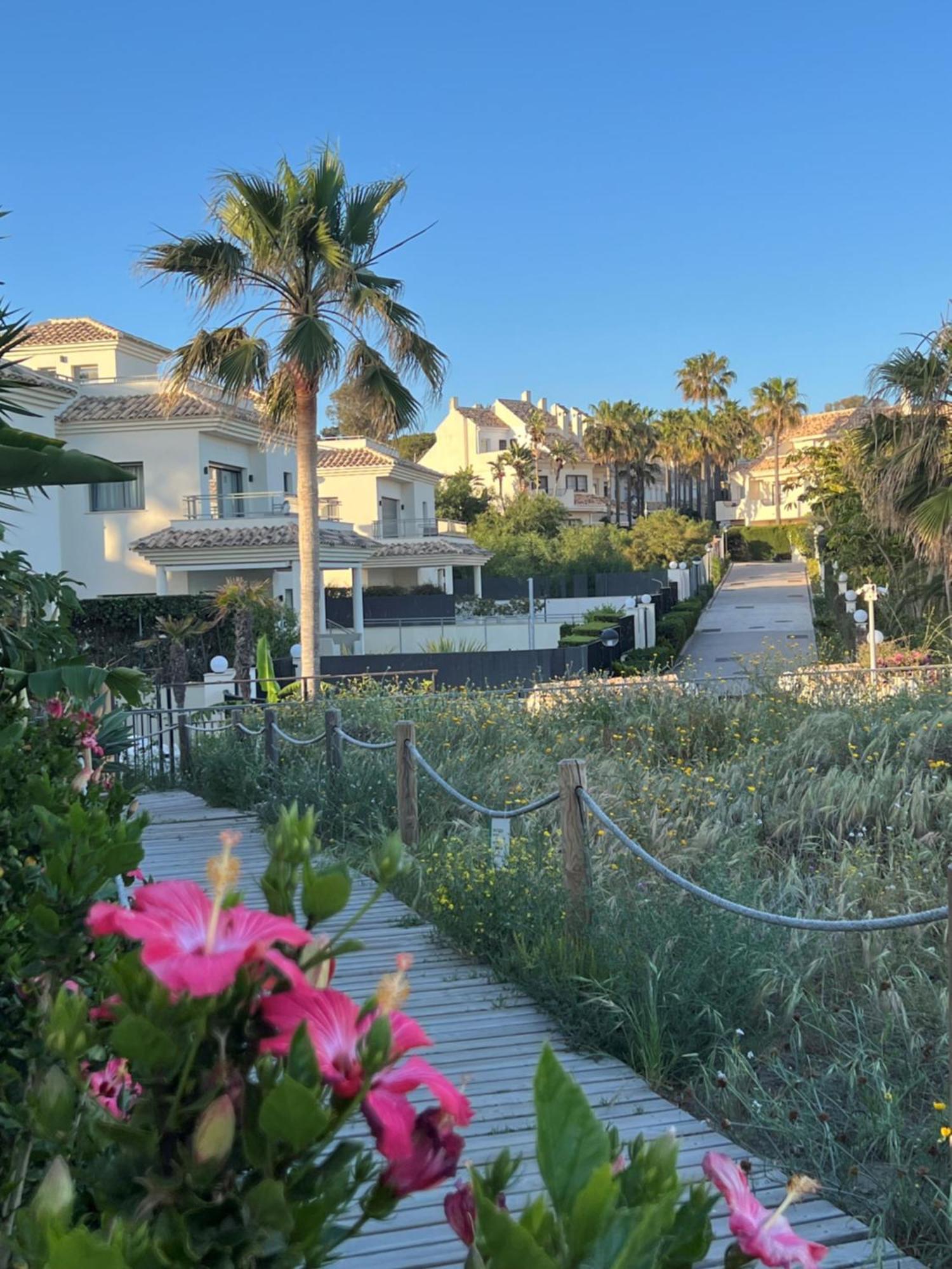 Stylish Townhouse In Beachfront Complex Marbella Eksteriør bilde