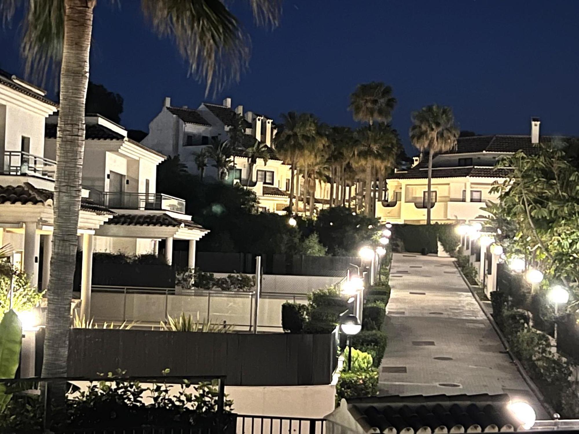 Stylish Townhouse In Beachfront Complex Marbella Eksteriør bilde